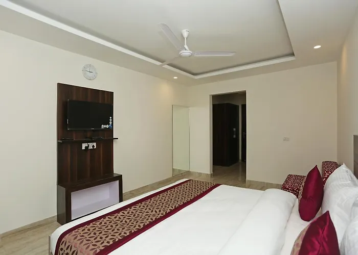 Oyo 11340 Hotel Lakshmi Palace New Delhi